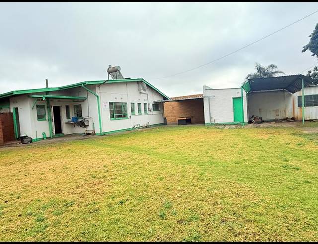 3 BEDROOM HOUSE FOR SALE IN VANDERBIJLPARK CE 2